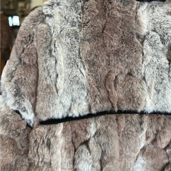 Olivaceous Fur Jacket - Picture 5 of 5